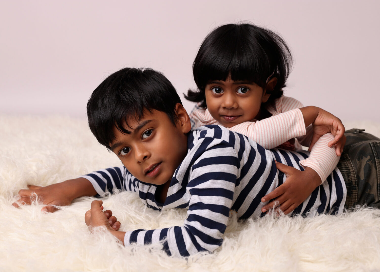 Bruder und Schwester, bei Sasy Photography