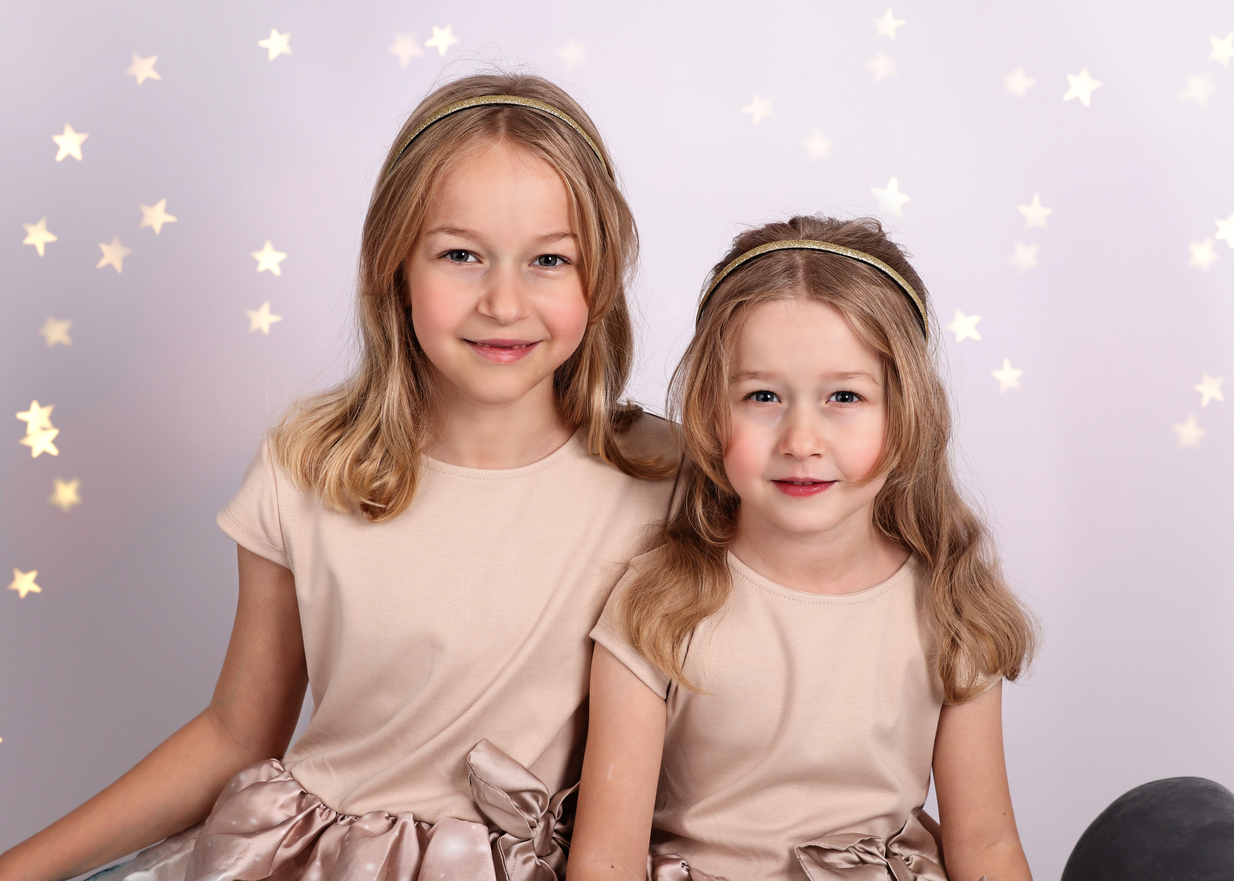 Weihnachtsshooting bei Sasy Photography 2022, Kinder, Weihnachtsmini, Geschwisterfoto, Familienfotograf