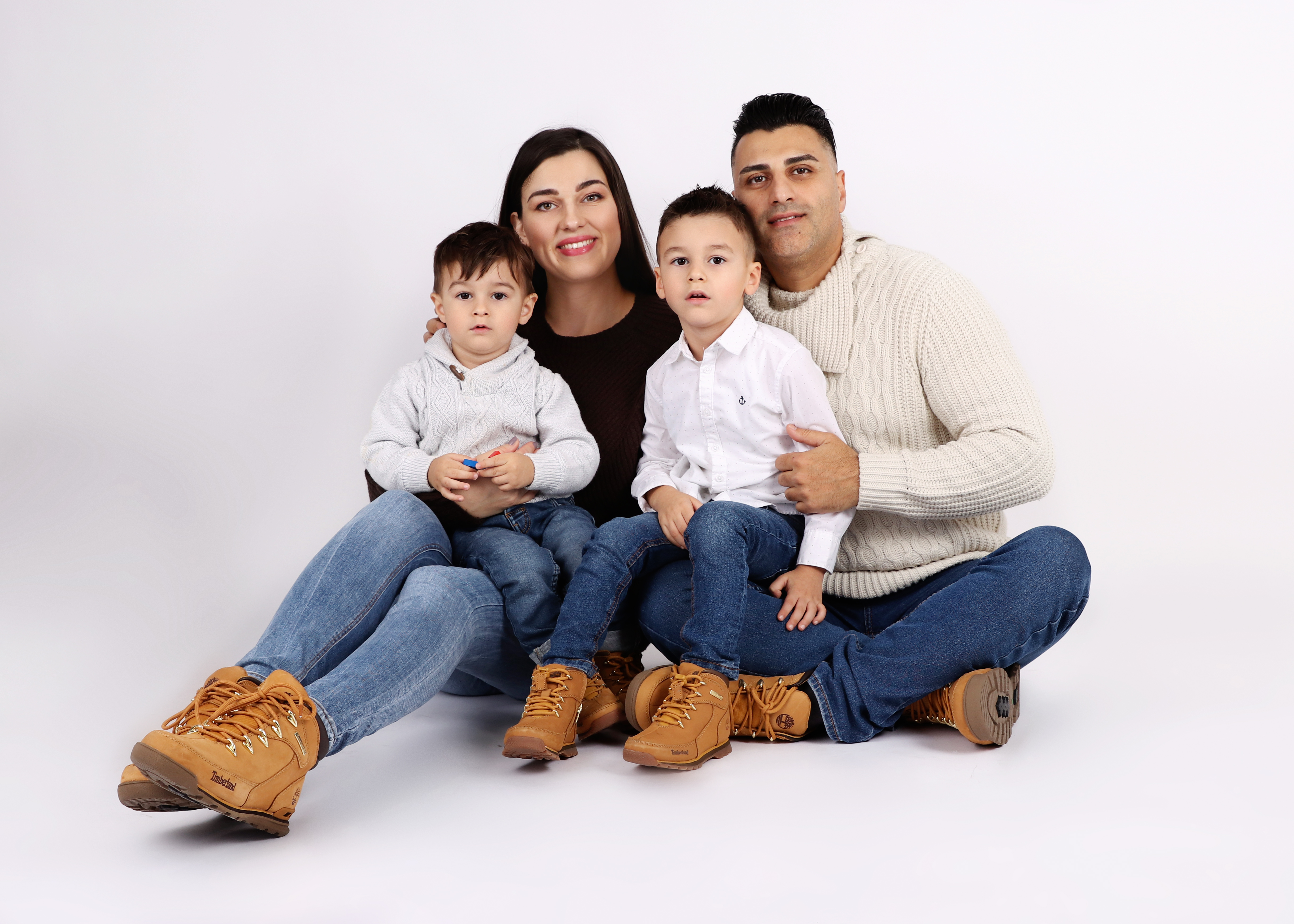 Brüder und die stolzen Eltern, bei Sasy Photography